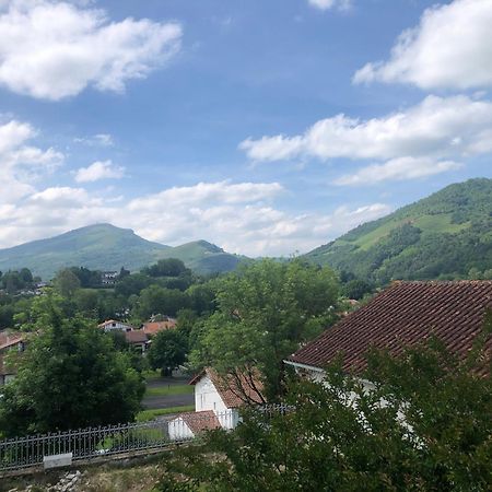 Maison D'Hotes Larraldia Uhart-Cize Kültér fotó