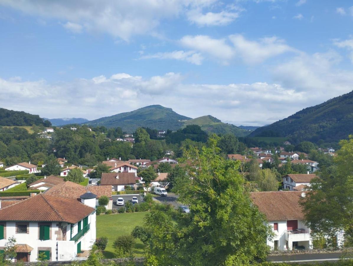 Maison D'Hotes Larraldia Uhart-Cize Kültér fotó